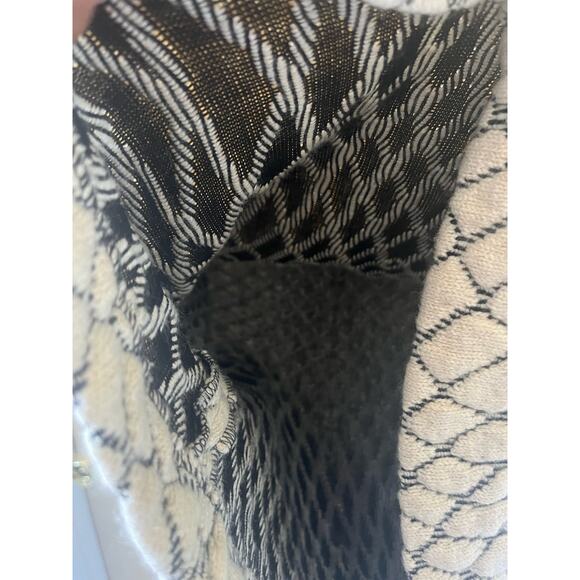 Elegant Gray Women's Crew Neck Sweater - Picture 4 of 6